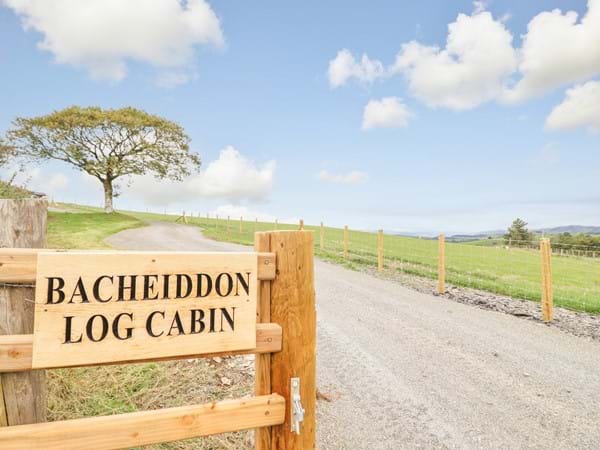 Bacheiddon Log Cabin