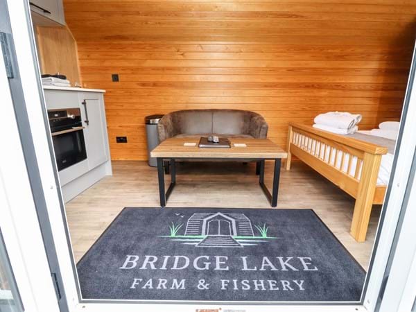 Willow Lodge At Bridge Lake Farm &amp; Fishery