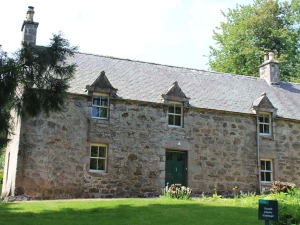 South Mains Cottage - Craigievar Castle